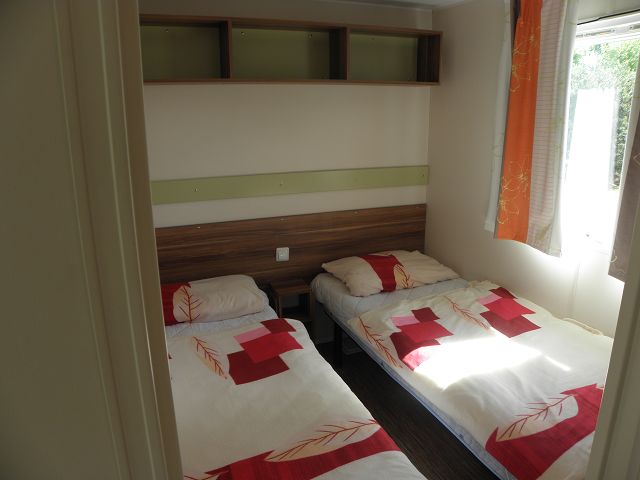 k-Schlafzimmer mit Einzellbetten Mobilheim Mecure 7.JPG